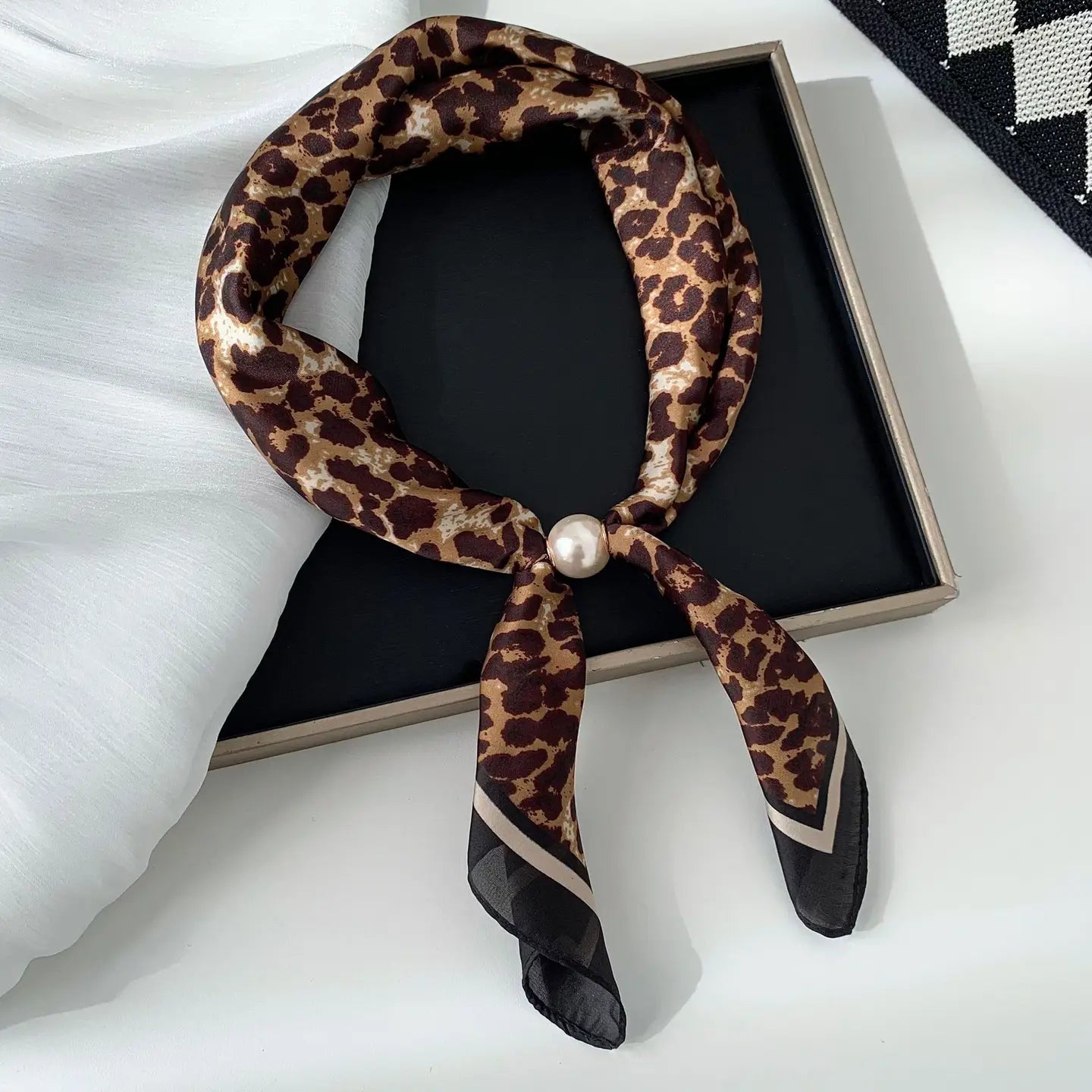 Pearl Magnetic Clasp Scarf