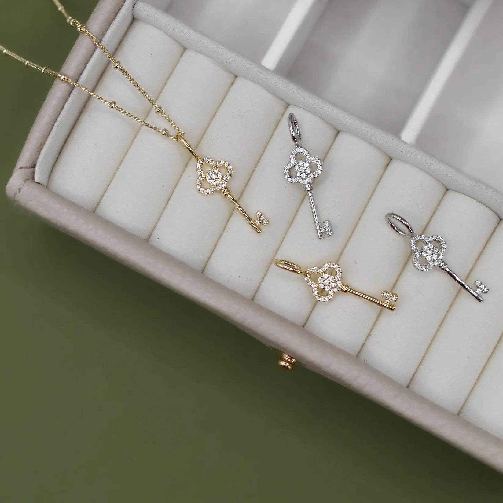 Sis Kiss Kensington Key Charm