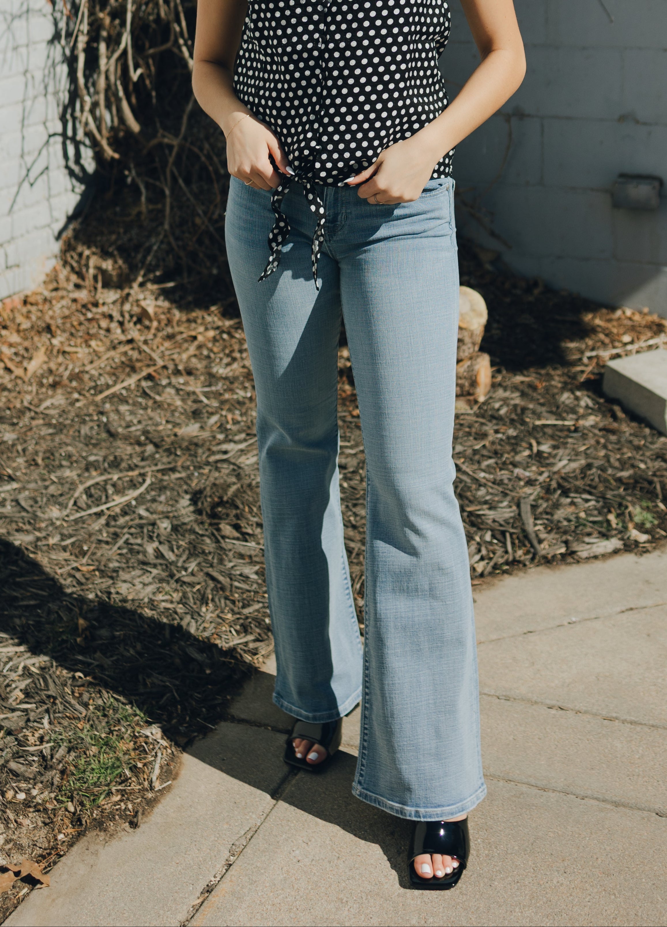 Liverpool Hannah Flare 32" - Ahmanson