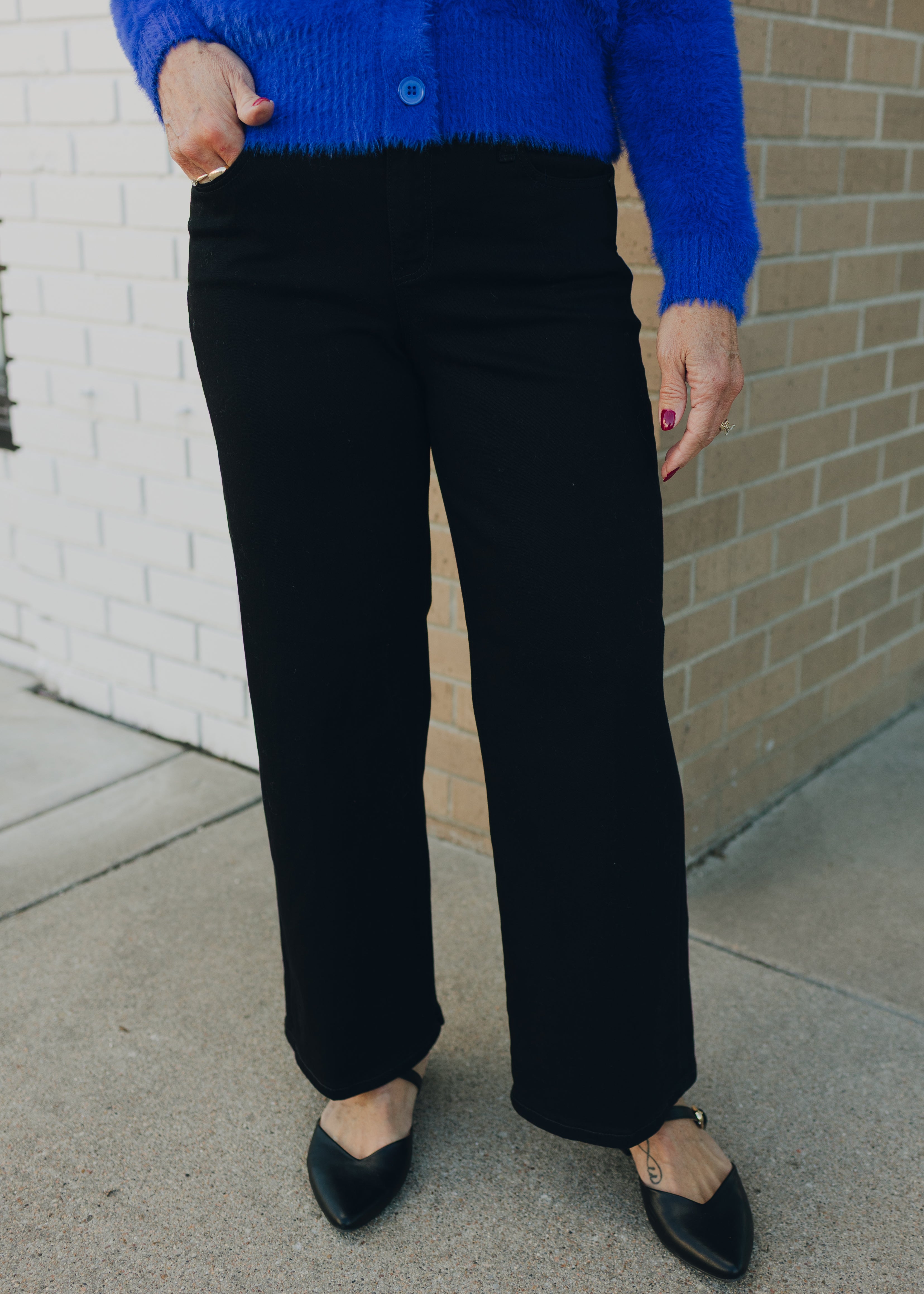 Liverpool Stride Crop Wide 28"