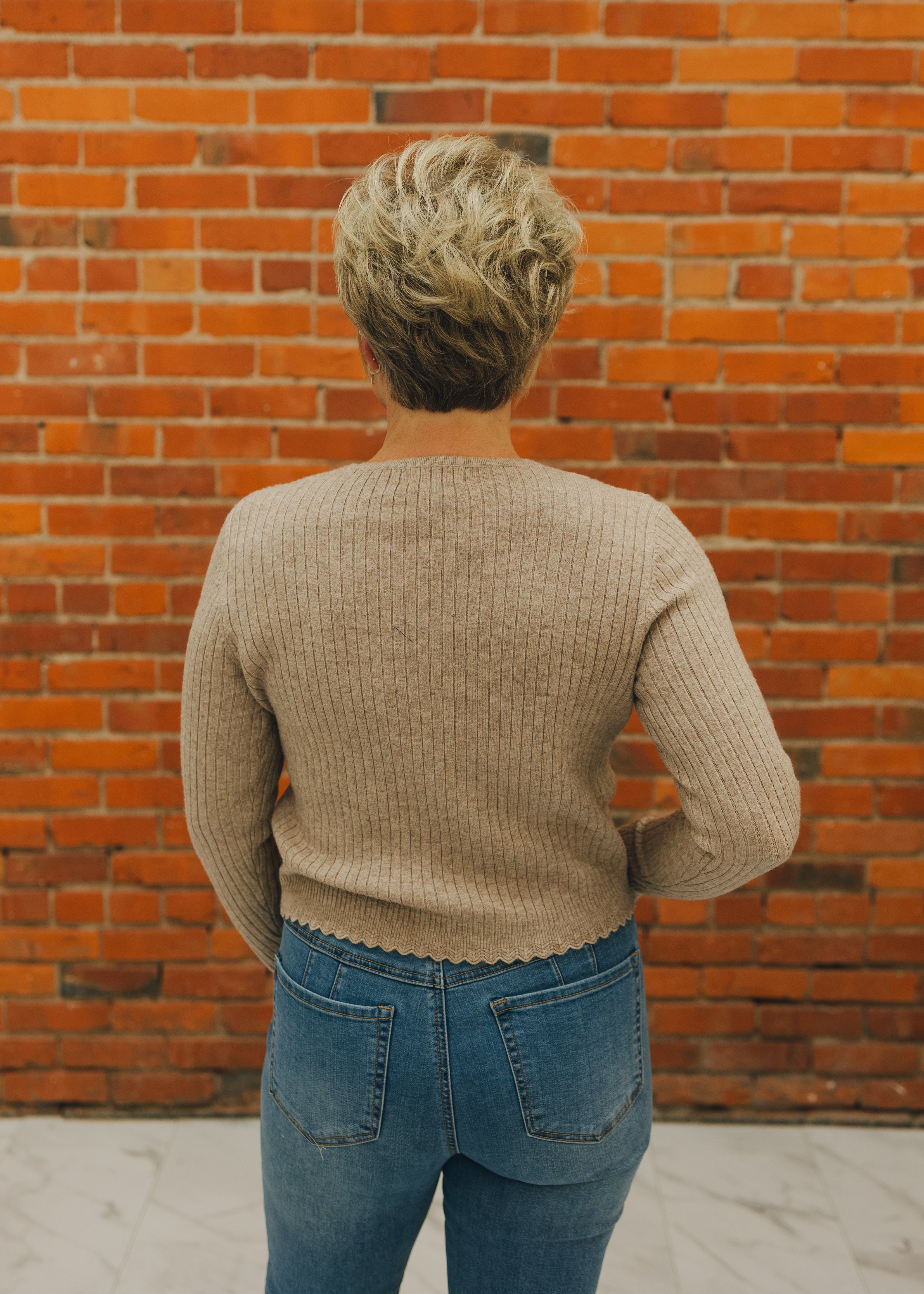 Ribbed Scallop Basic Cardigan