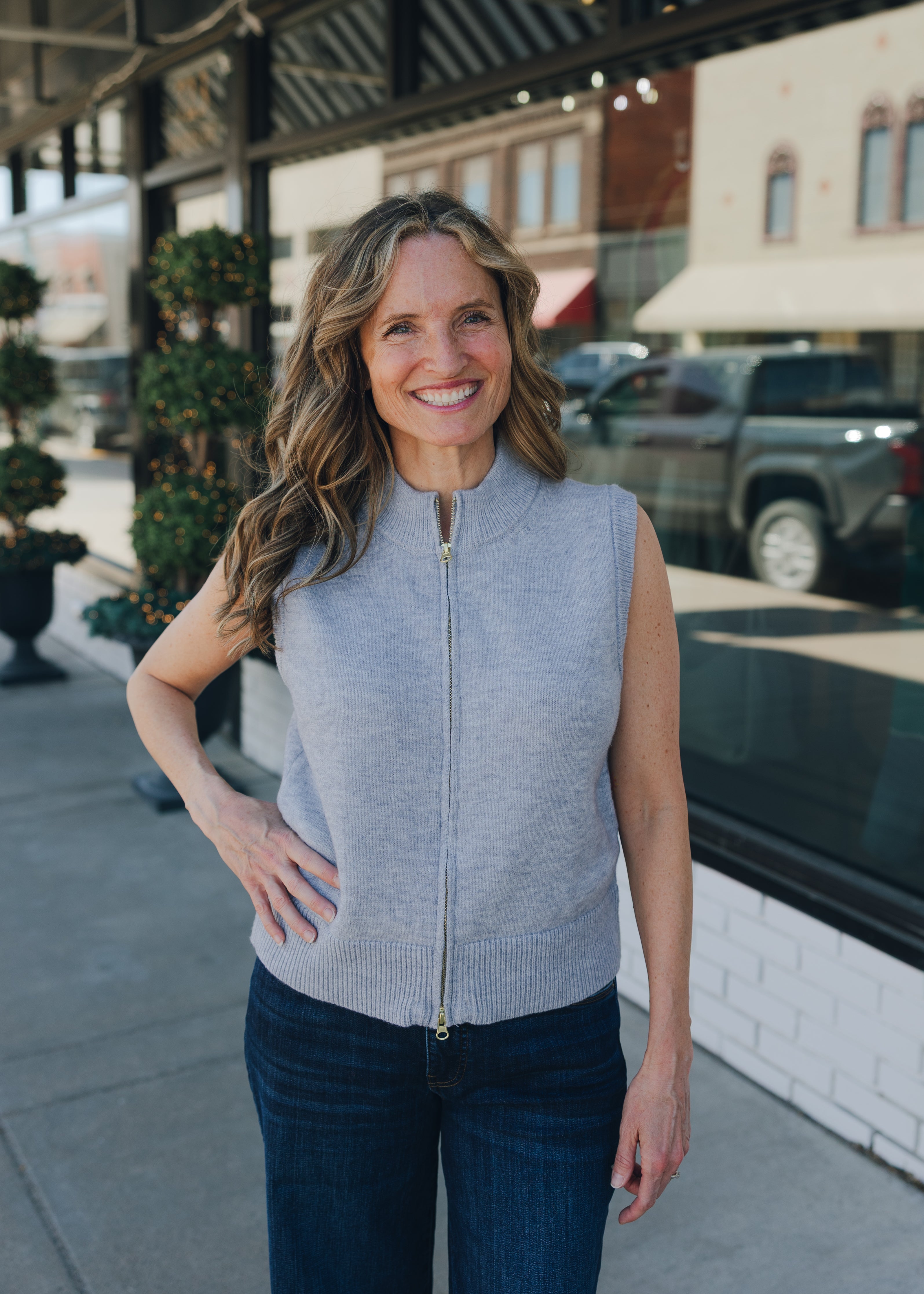 Zip Up Sleeveless Sweater