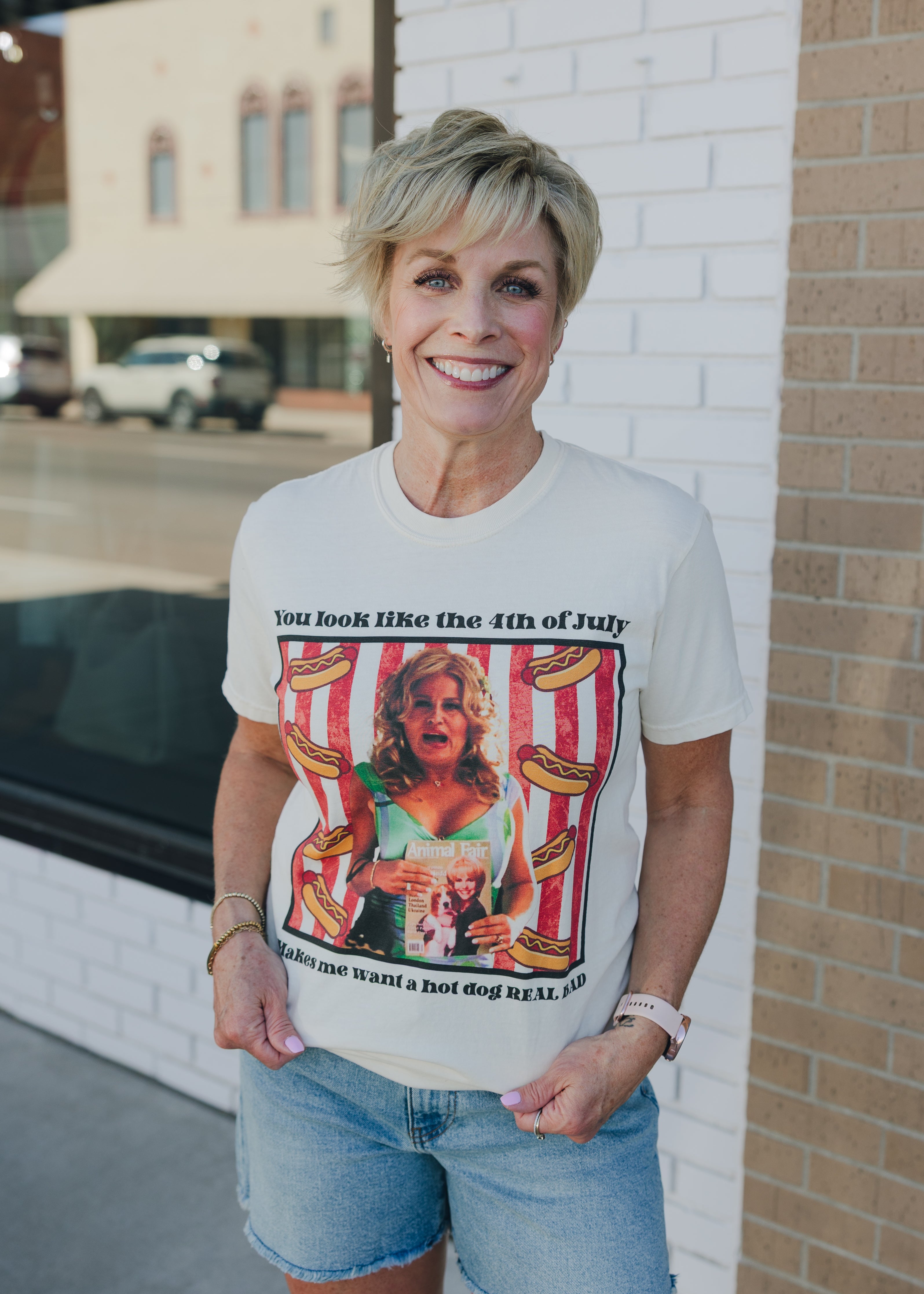 Makes Me Want a Hot Dog Graphic Tee