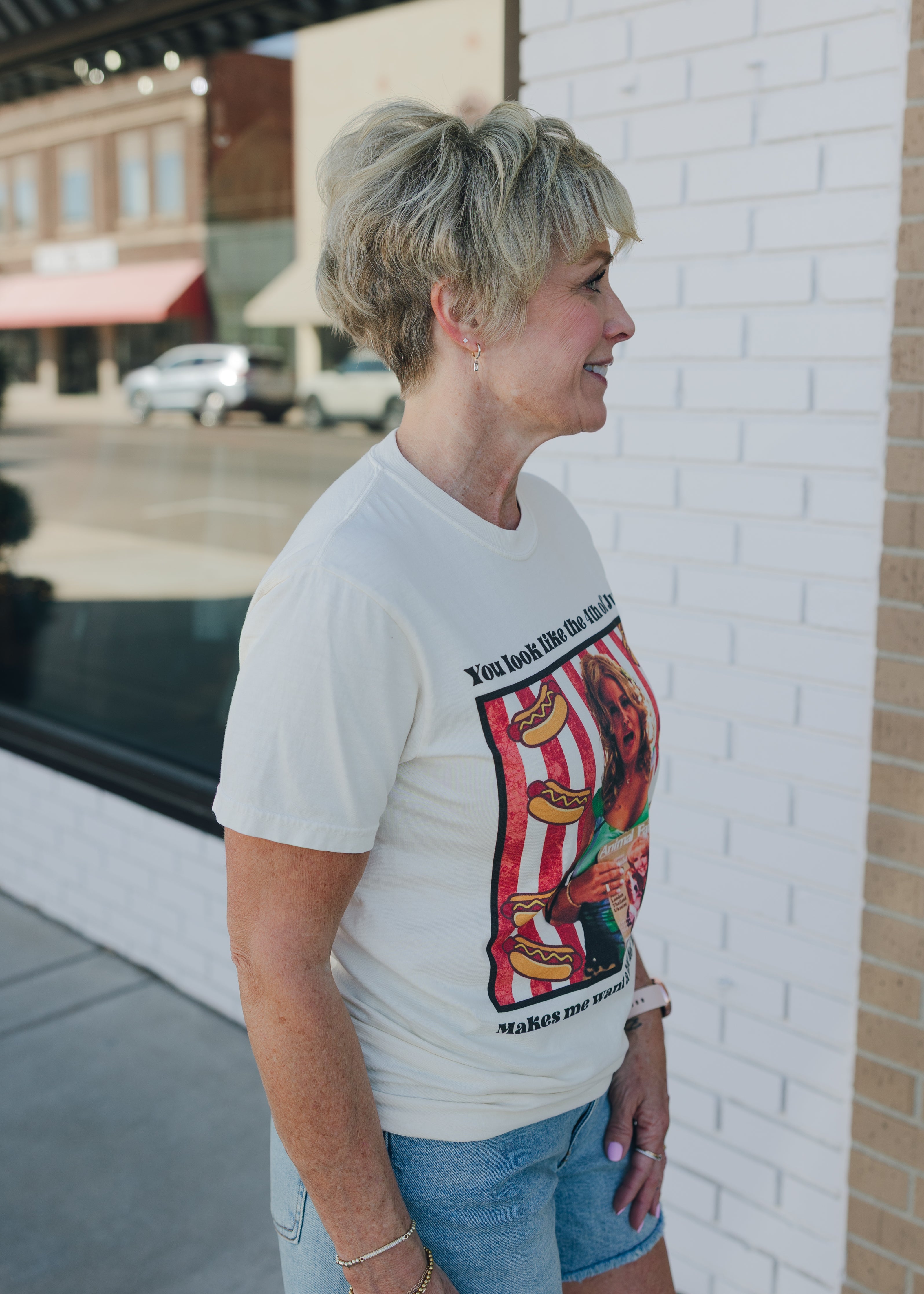 Makes Me Want a Hot Dog Graphic Tee