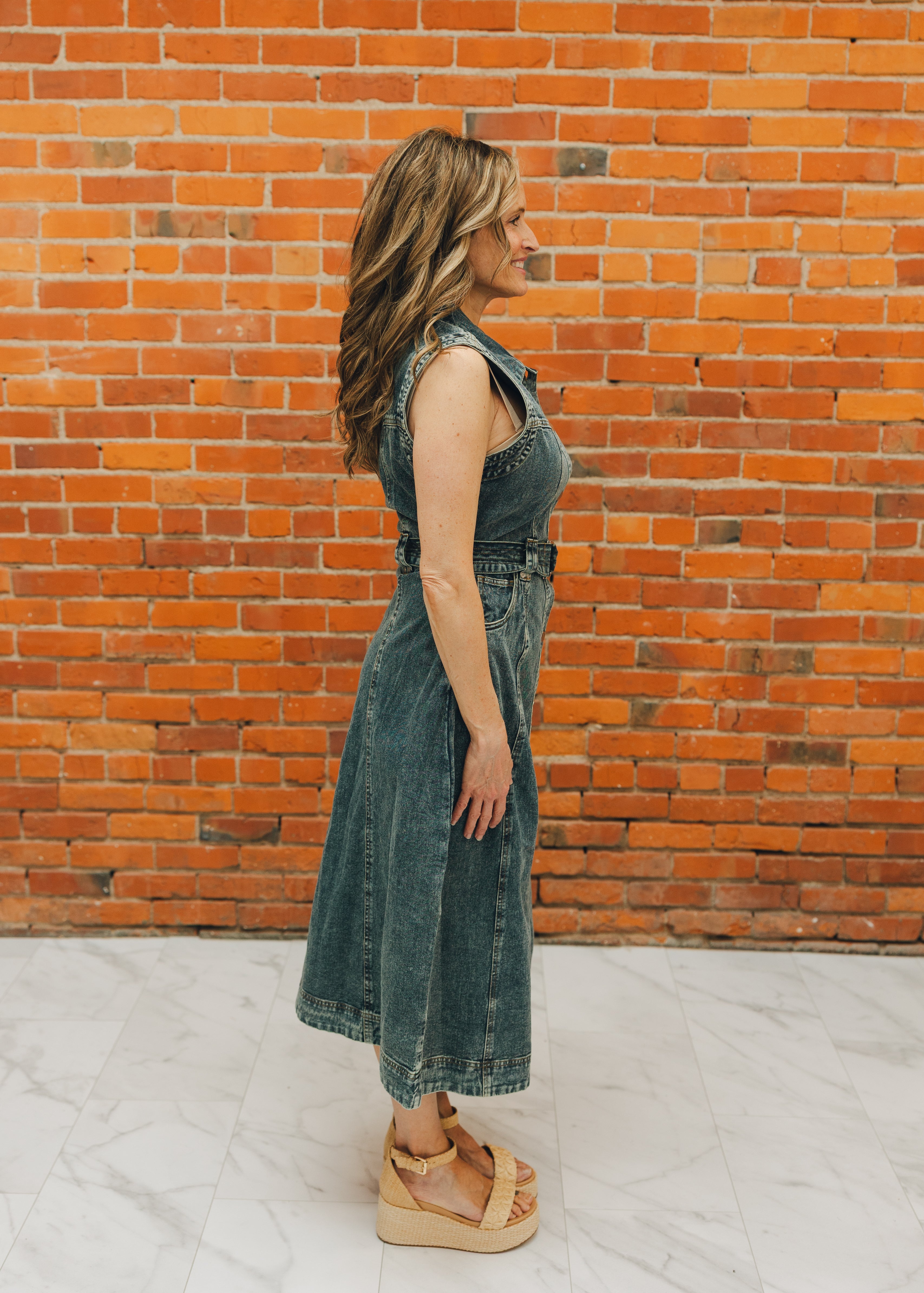 Elan Denim Sleeveless Button-Down Midi Dress