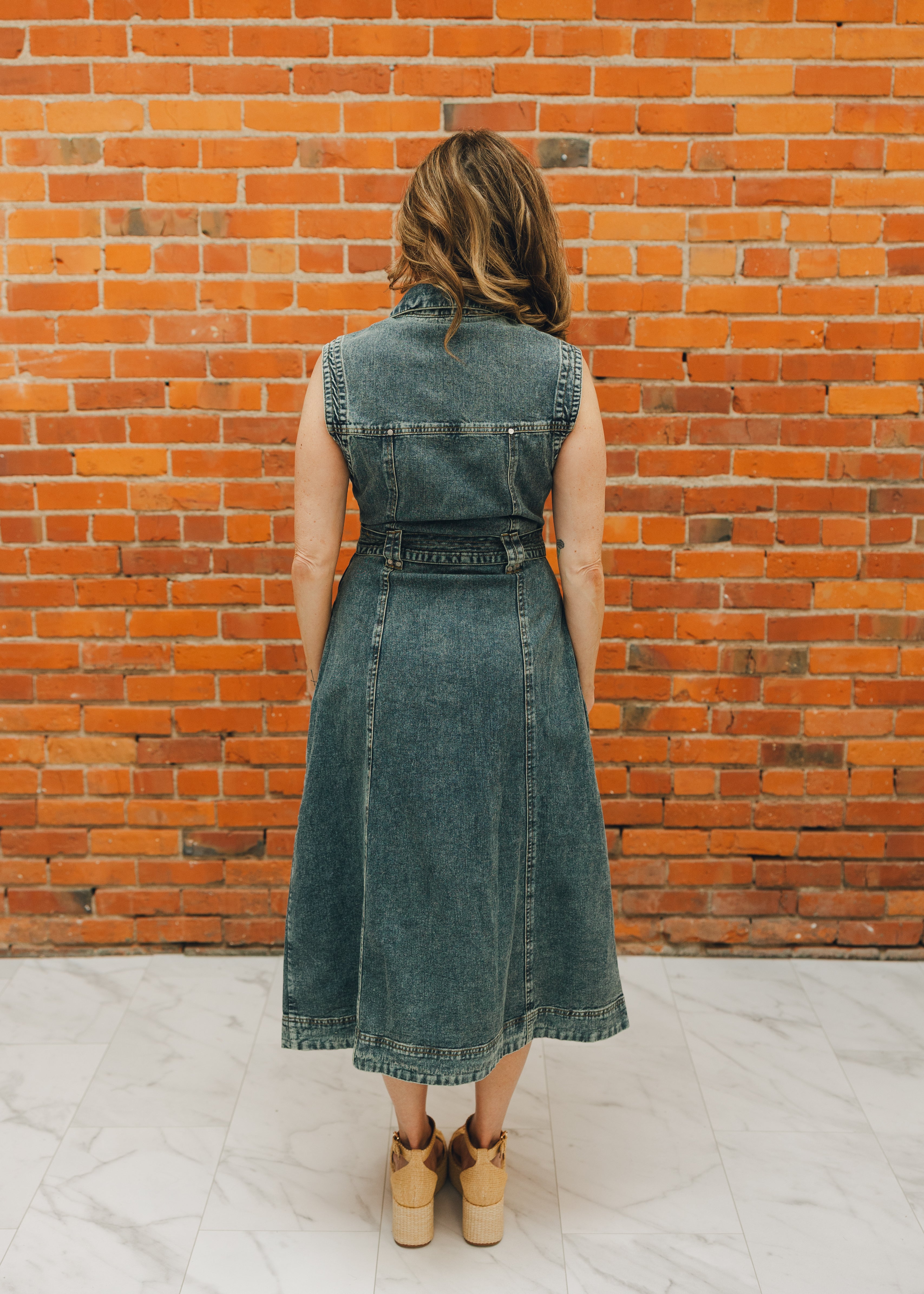 Elan Denim Sleeveless Button-Down Midi Dress