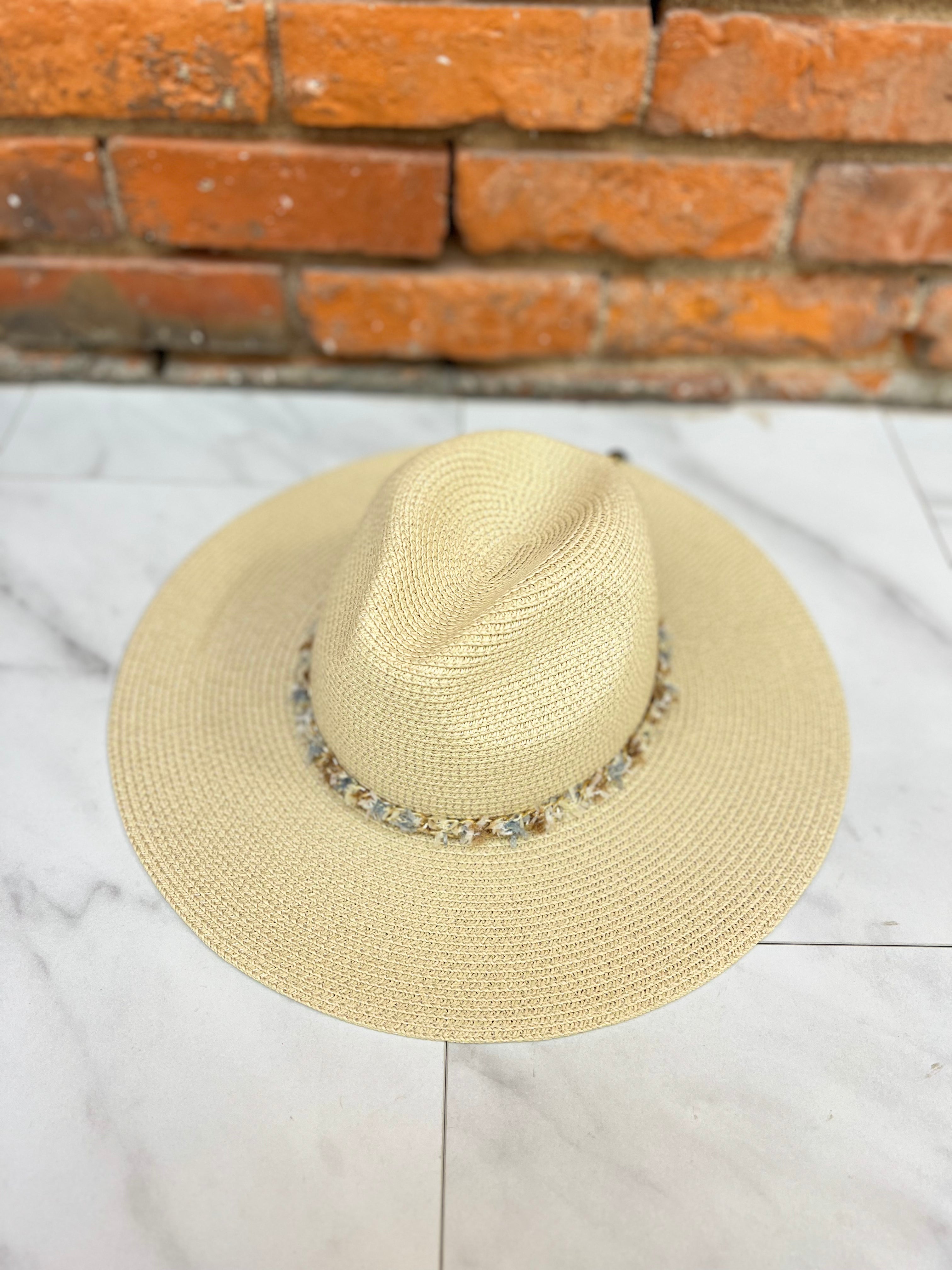 Straw Hat W/Confetti Braided Chain Band