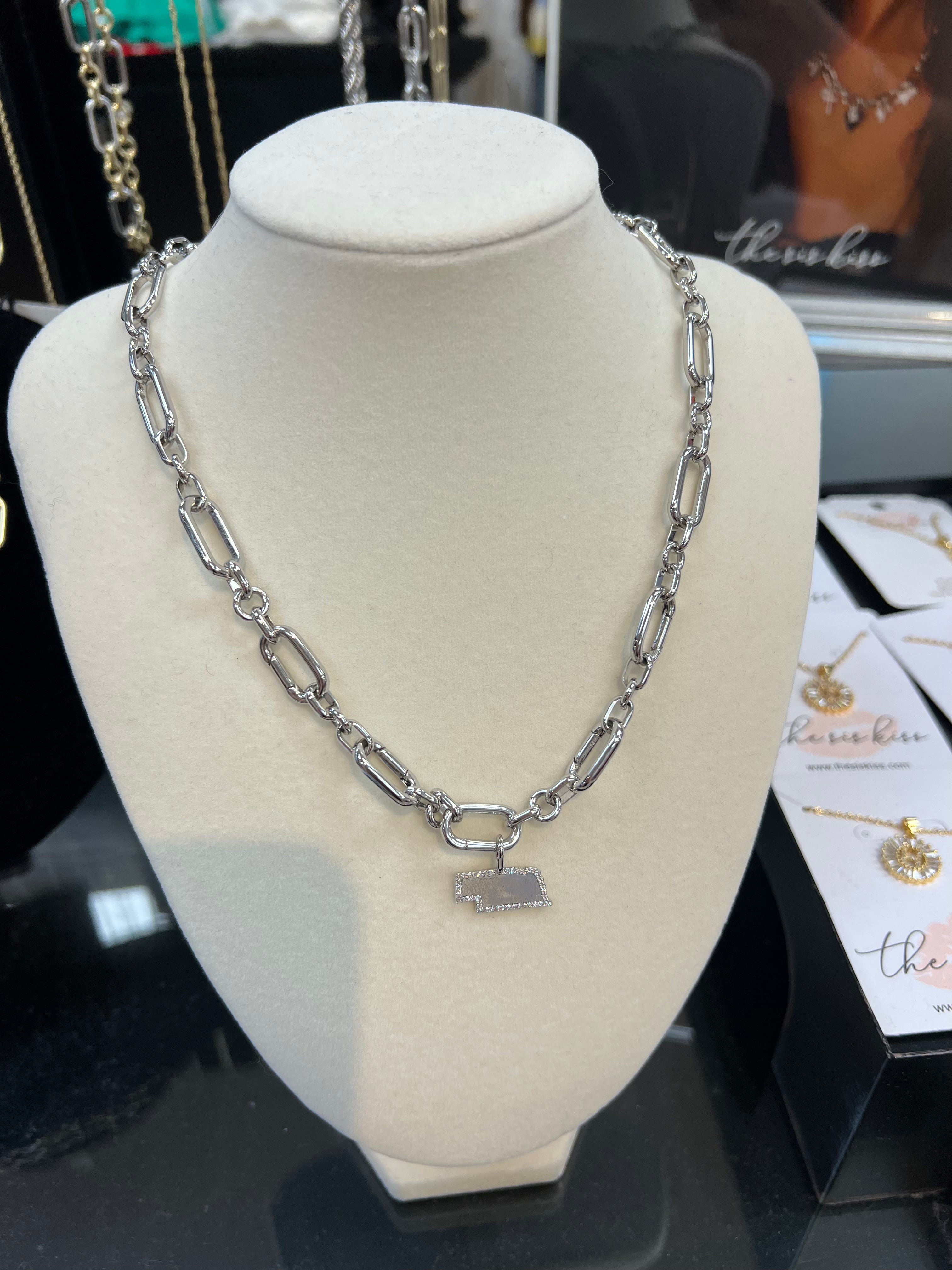 Sis Kiss Nebraska State Charm