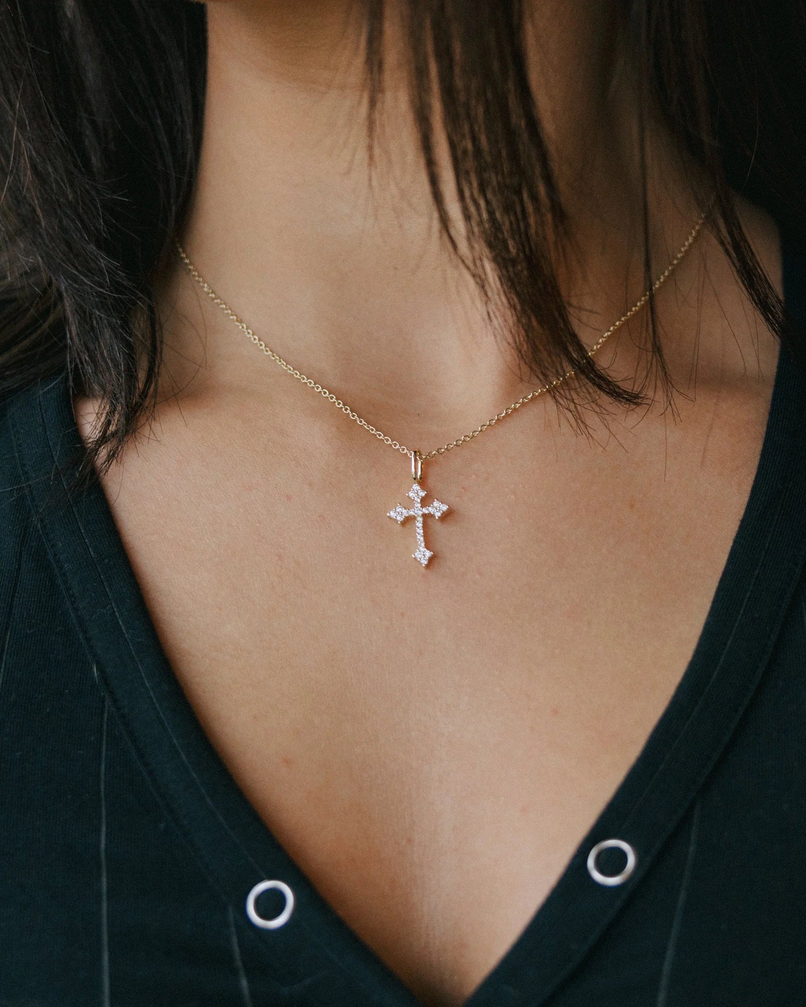 Sis Kiss Juliet Cross Charm