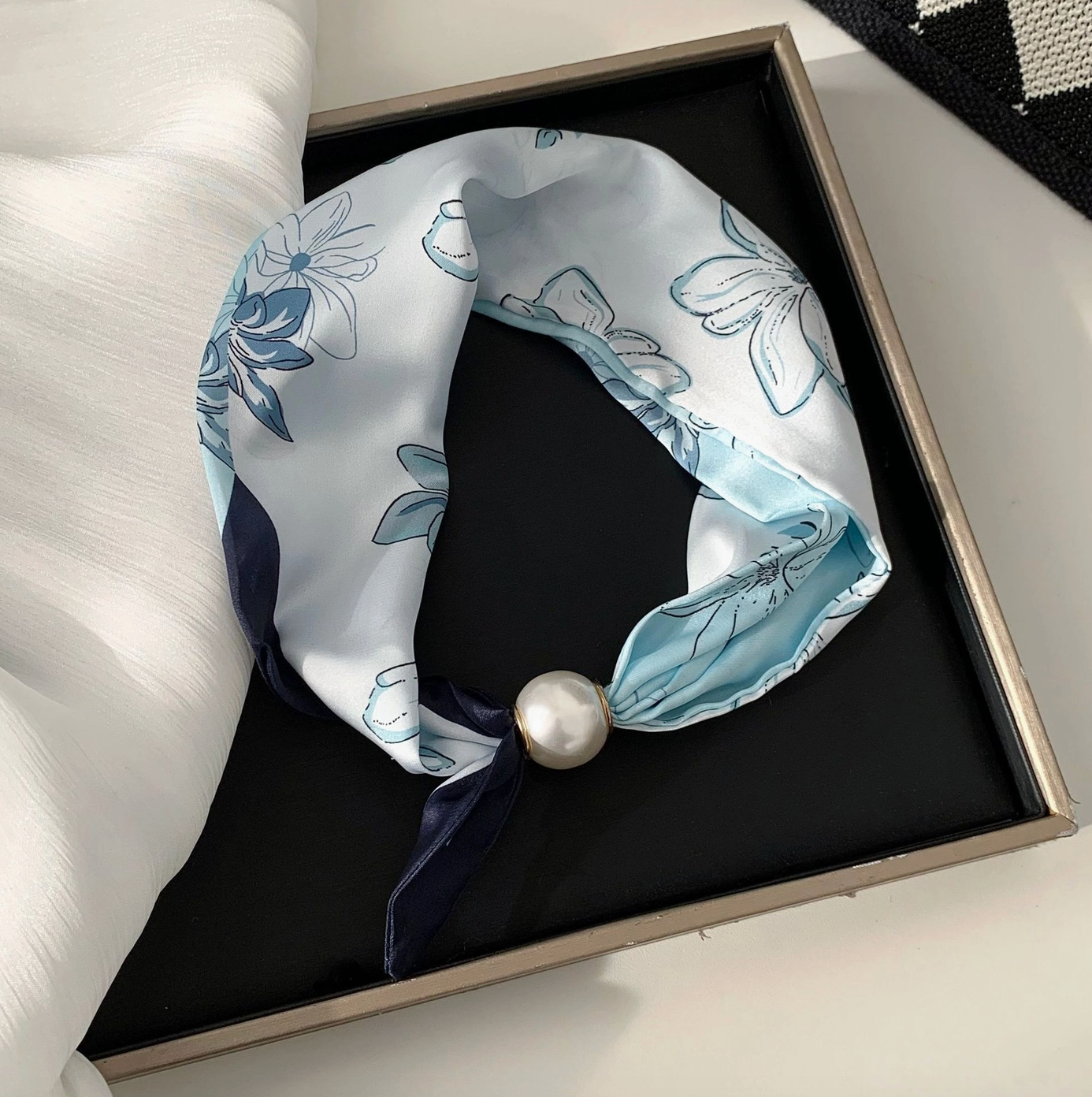 Pearl Magnetic Clasp Scarf