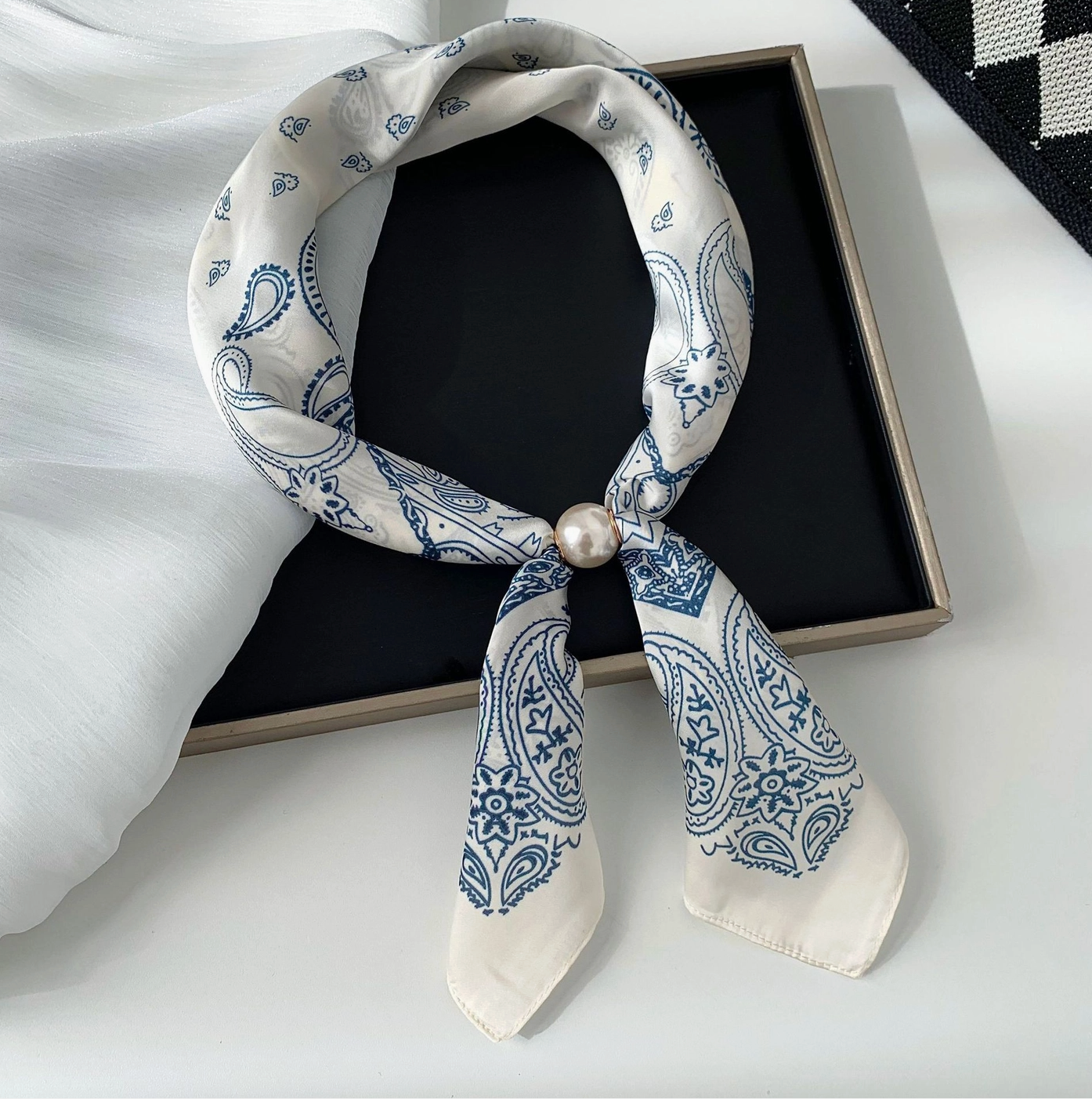 Pearl Magnetic Clasp Scarf