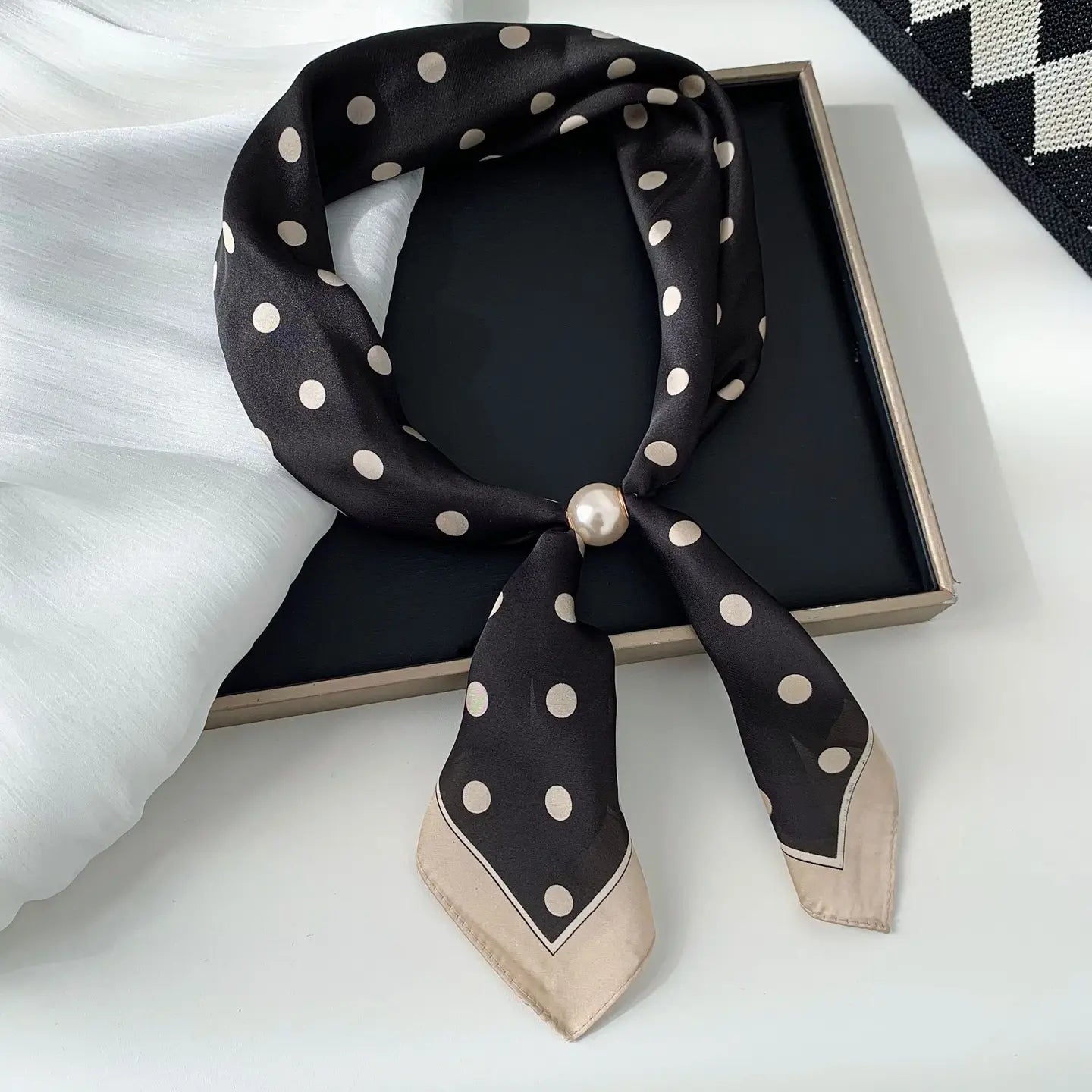 Pearl Magnetic Clasp Scarf