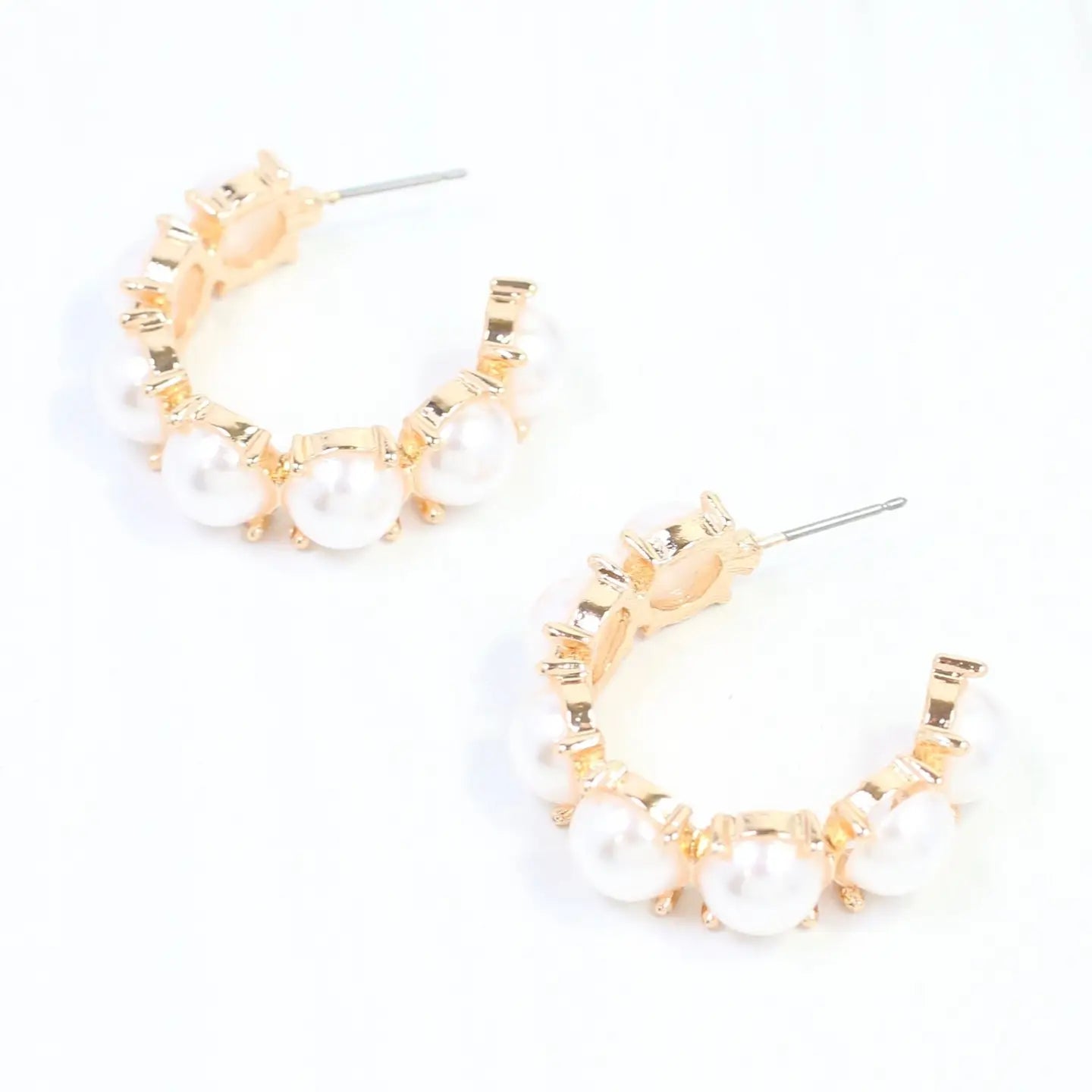 Cleo Pearl Medium Hoop Earring