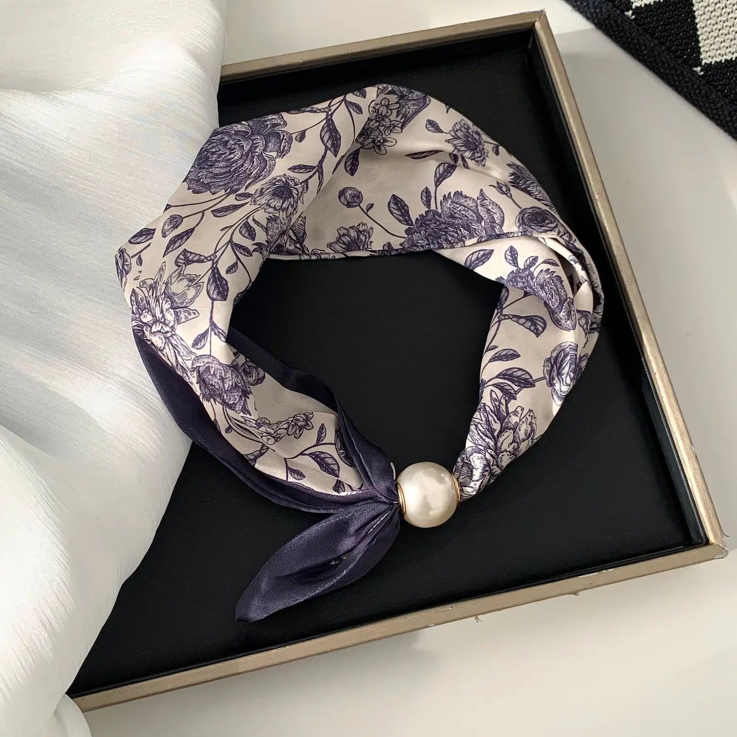 Pearl Magnetic Clasp Scarf